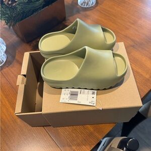 New with tags kids 13K Yeezy slides